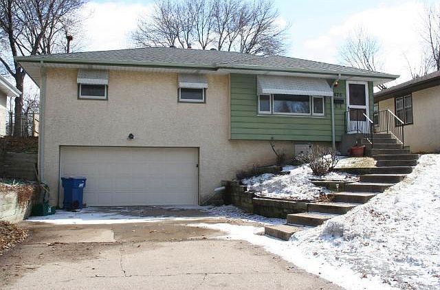 1st image of 826 24th Ave N