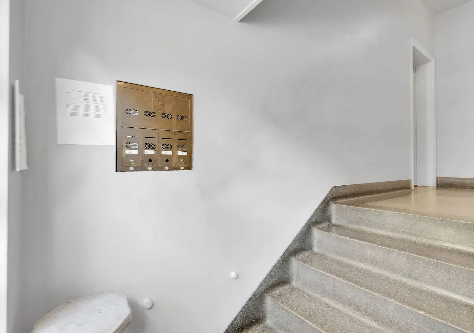 Fully furnished and thoughtfully updated top-floor condo in the heart of Dilworth at desirable My... — Photo 2