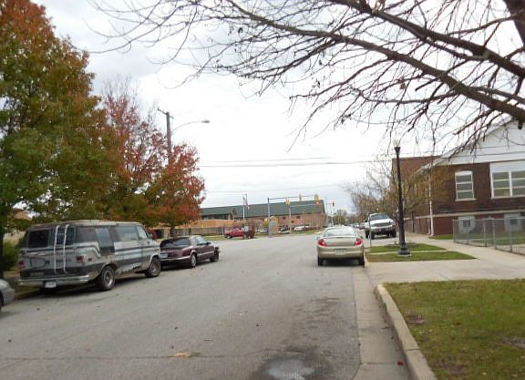 3rd image of 4618 Pine Ave