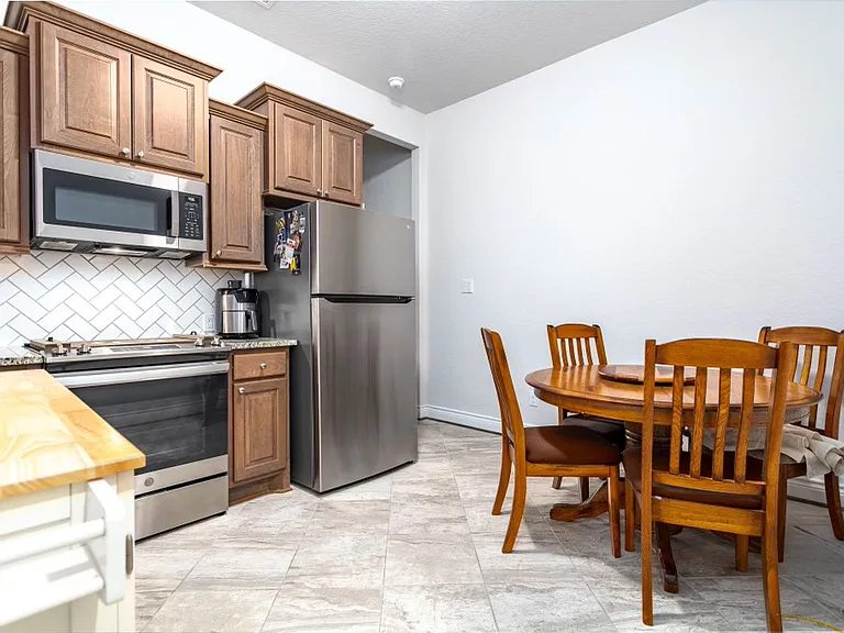 2176 August Ave — Photo 5