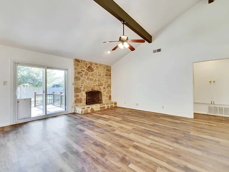 3411 Monument Dr — Photo 4