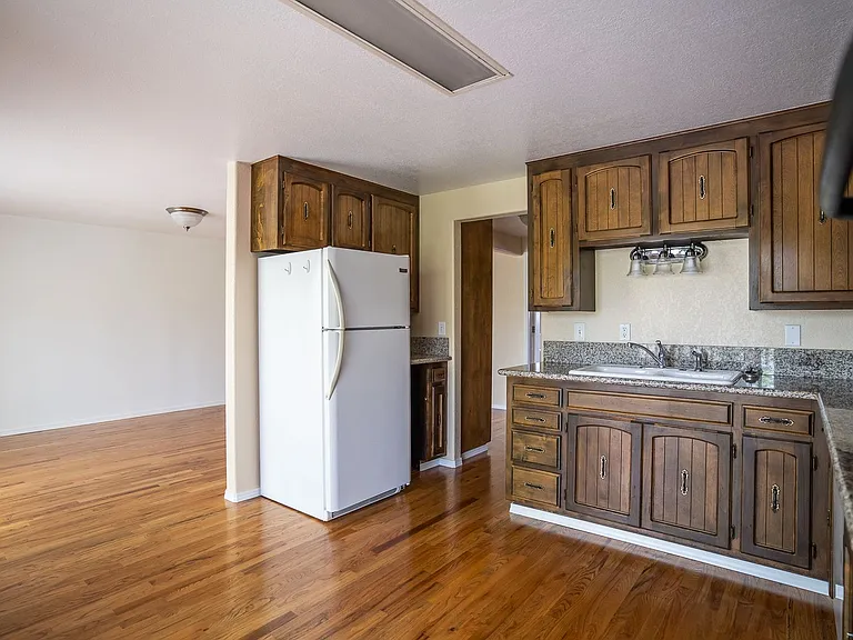 340 Denver St NE — Photo 16