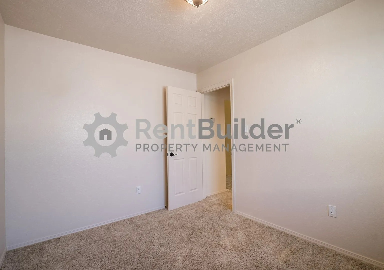 3 bed, 2.0 bath, 1108 sqft, $1,995 — Photo 3