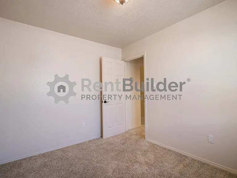 13157 Neon Ave NE — Photo 3