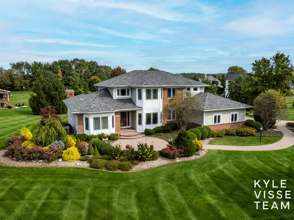 1952 Knollpoint Dr NE, Ada, MI 49301