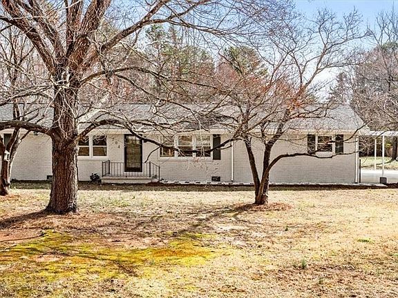 3rd image of 240 Donna Rd