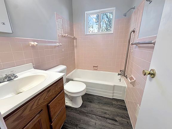 5th image of 23 Ridgewood St