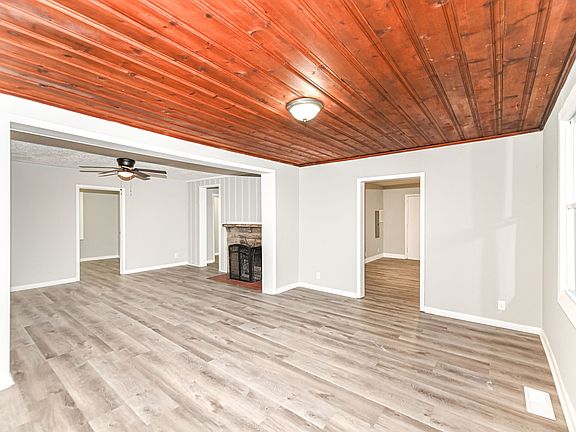 3rd image of 3688 N Sadlier Dr
