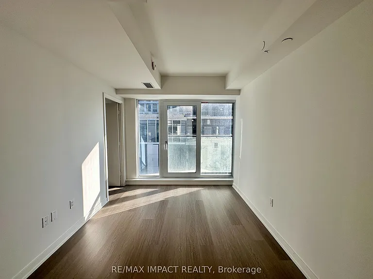 448 Burnhamthorpe Rd W — Photo 18