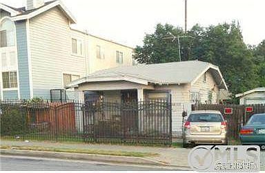 2nd image of 14222 Victory Blvd