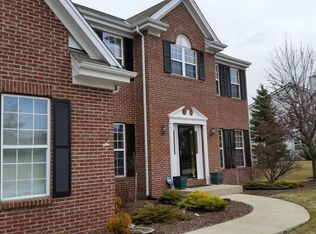 1011 Quietwood Ct, Pewaukee, WI 53072