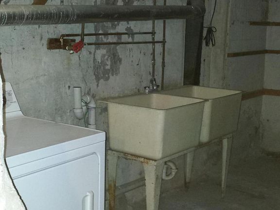 1 BERGH BASEMENT