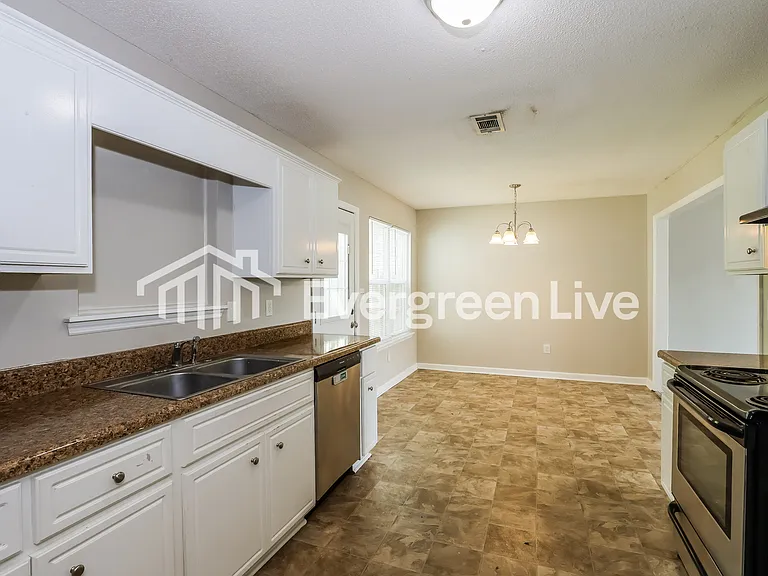 141 Hammond Place Cir — Photo 5