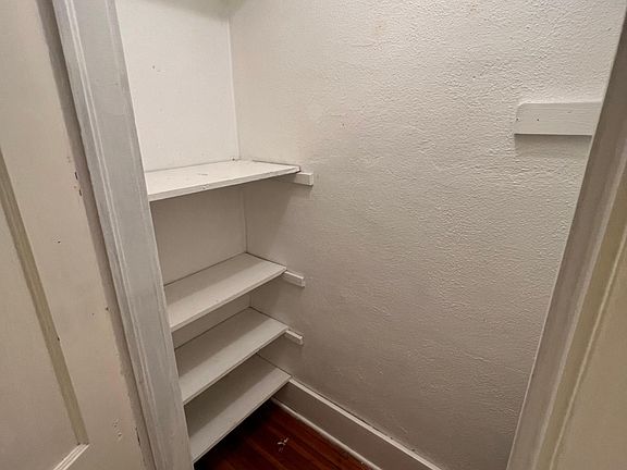 4th image of 421 Park Dr