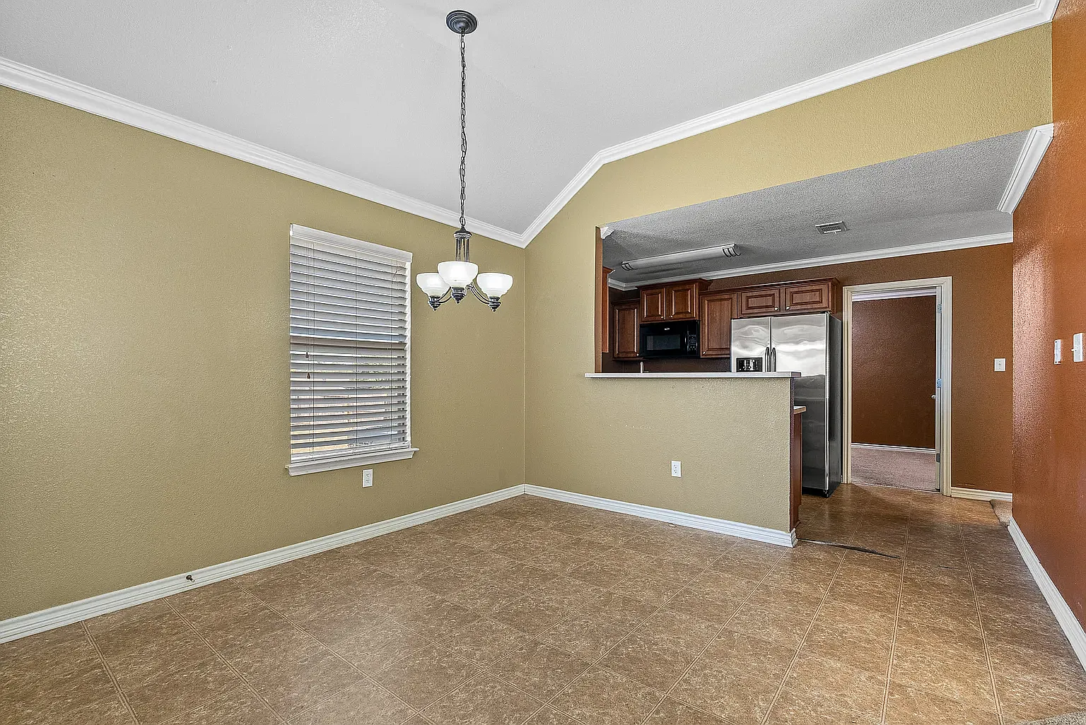 3 bed, 1256 sqft, $1,645 — Photo 3