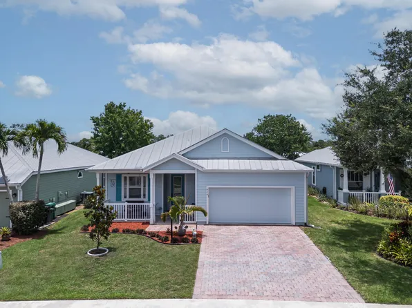 424 NE Leaping Frog Way, Port St Lucie, FL 34983