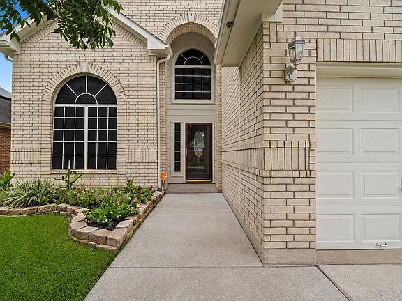 3rd image of 16007 Makayla Dr