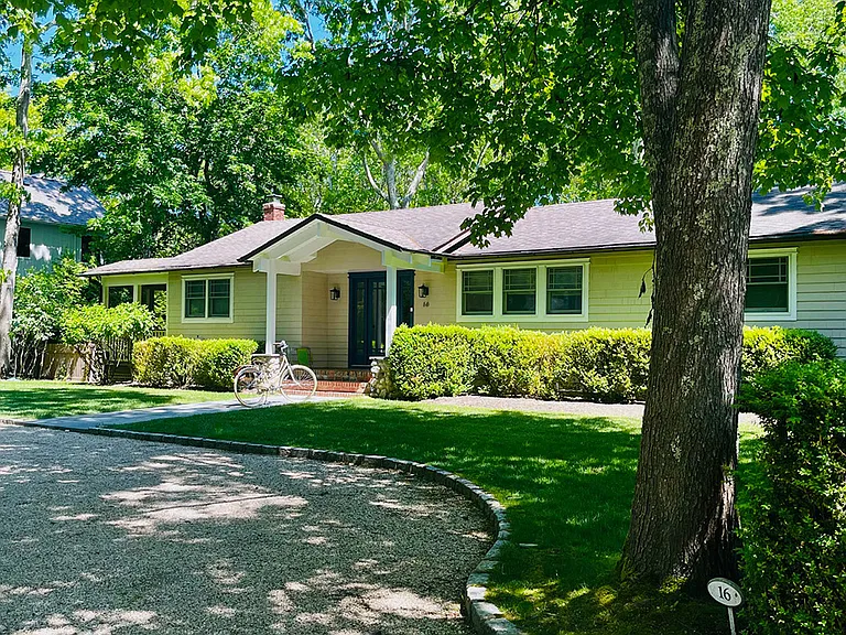 16 Roxbury Ln — Photo 19
