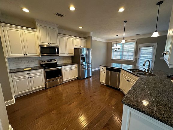 3rd image of 977 Glenhaven Dr