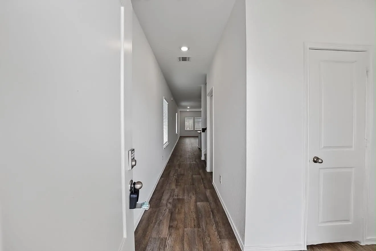 4 bed, 2.5 bath, $2,300 — Photo 2