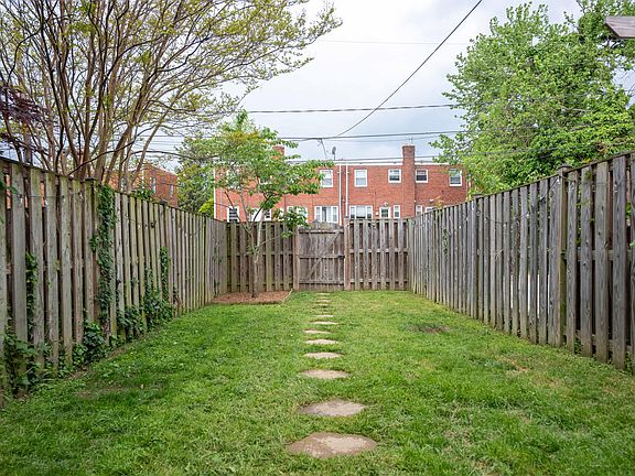 3rd image of 609 S Henry St