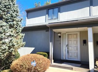 1557 Pinehurst Dr, Pittsburgh, PA 15241