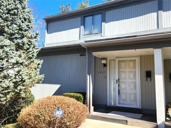 1557 Pinehurst Dr, Pittsburgh, PA 15241