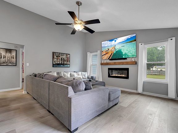 5th image of 2042 Dyrehaven Dr