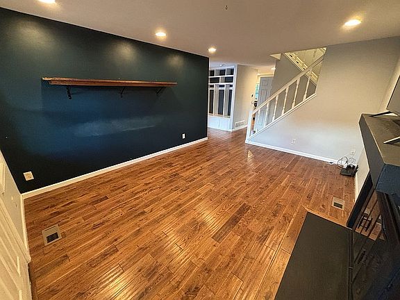 5th image of 1143 Clement Dr