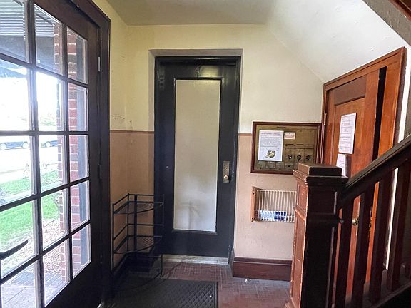 3rd image of 1054 Kenmore Ave APT 10