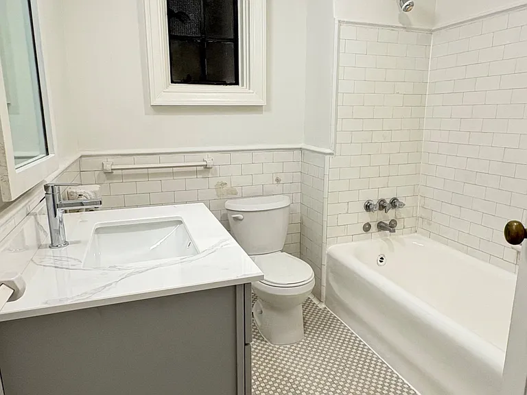 1 Clarendon Ave #405 — Photo 23