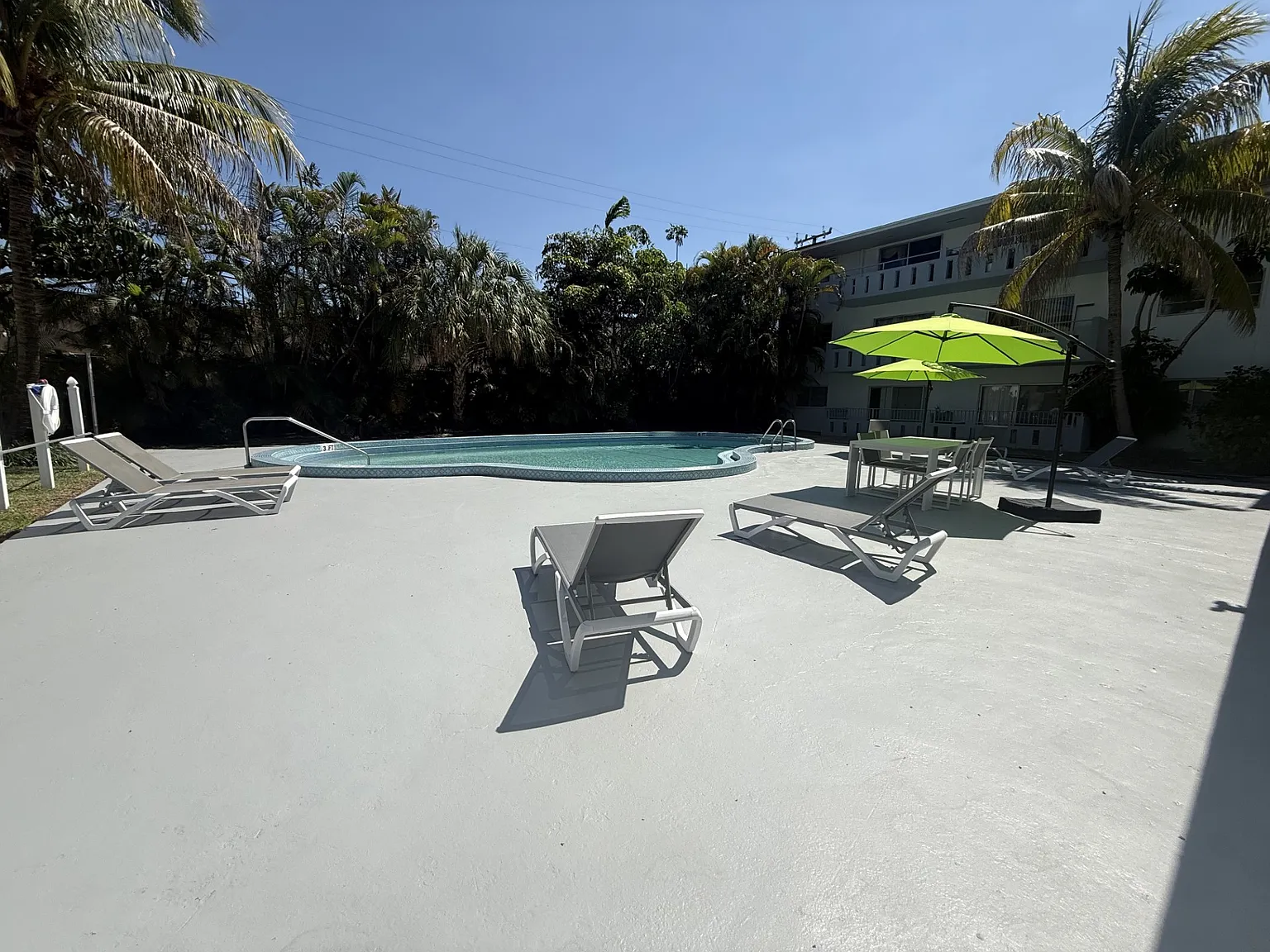 Esquire Apartments — Photo 3