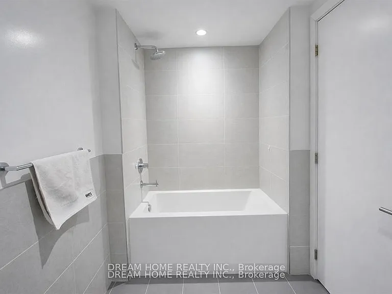 1 Grandview Blvd #2302 — Photo 17