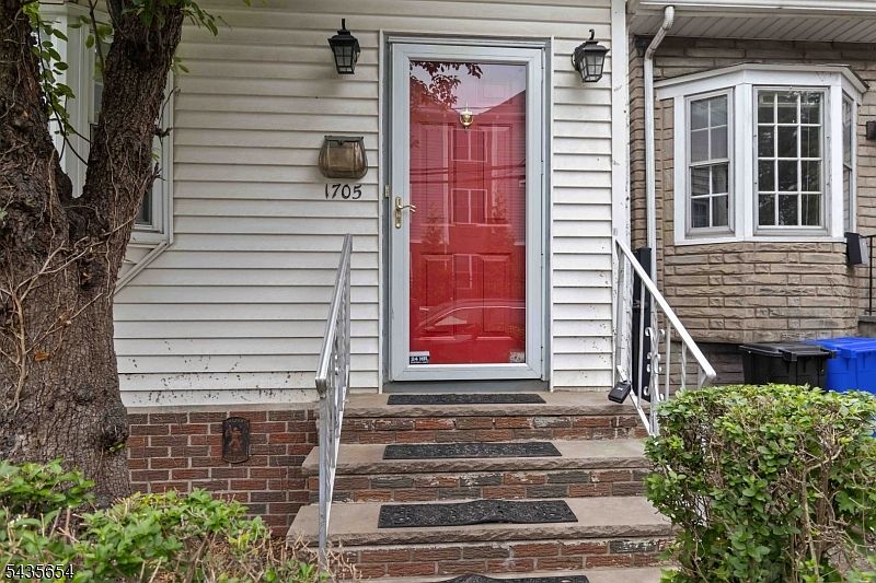 1st image of 1705 48Th St