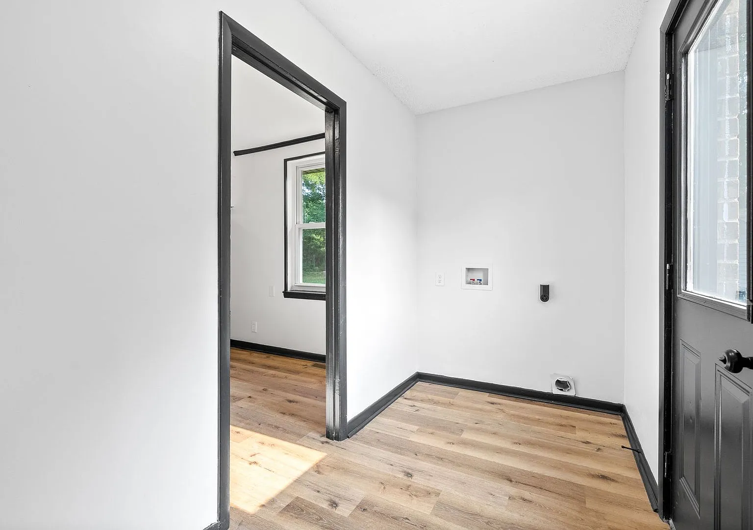 Newly Renovated 3 Bedroom Home For Rent Near Post! — Photo 4