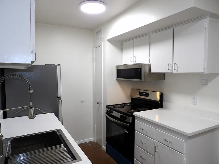 4431 Travis St #107 — Photo 5