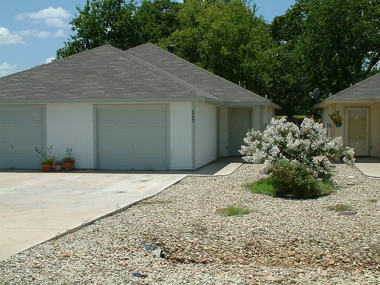 2834 James Rd — Photo 1