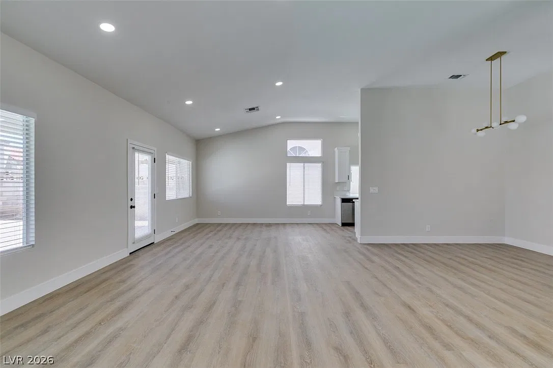 3 bed, 2.0 bath, 1583 sqft, $2,500 — Photo 3
