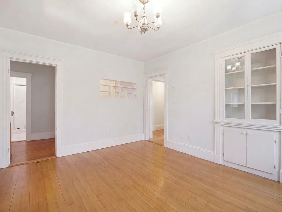 19 Irma Ave #3
