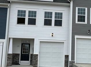 115 Clifton Mnr, Falling Waters, WV 25419
