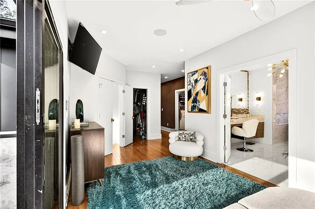 7 bed, 6.5 bath, 7396 sqft, $30,000 — Photo 4
