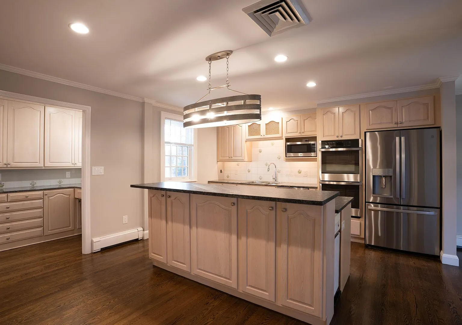 8bed house un Newton — Photo 1