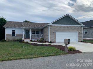 258 Beechnut Dr, Hendersonville, NC 28739