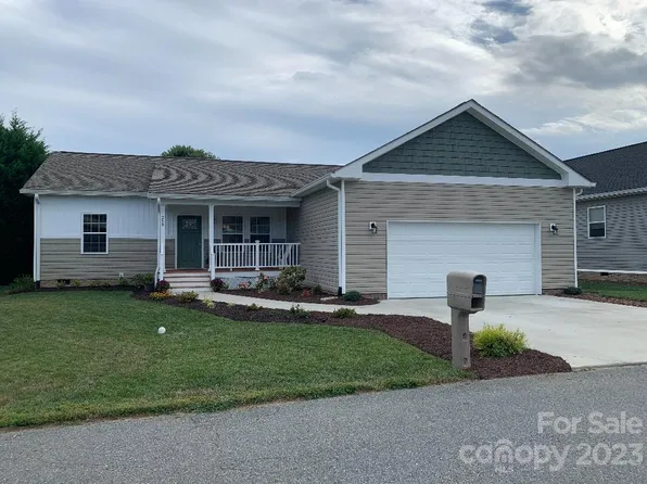 258 Beechnut Dr, Hendersonville, NC 28739
