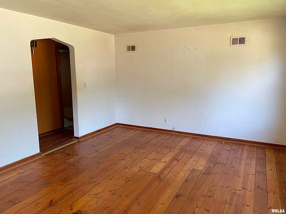 4th image of 3001 N Easton Pl