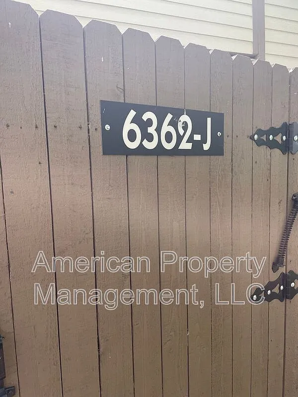 Shadow Mountain Condominiums — Photo 3