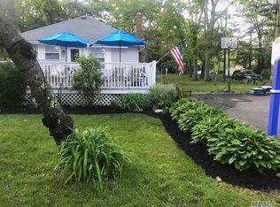 12 Bellport Rd, Sound Beach, NY 11789