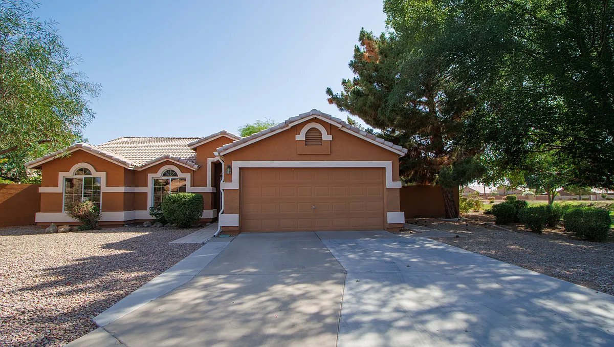 Building Photo - 363 W Baylor Ln