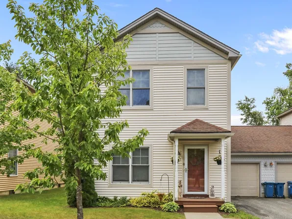 8 Stanley Dr, Great Barrington, MA 01230