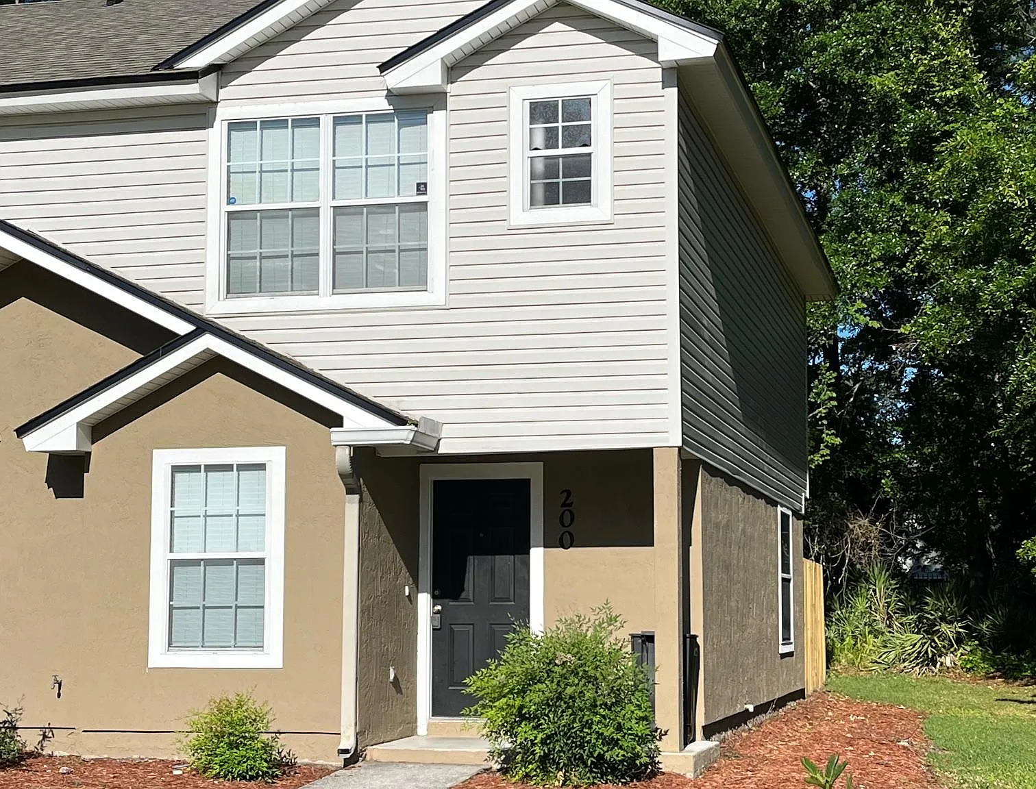 2 bed, 2.5 bath, 1150 sqft, $1,200 — Photo 1